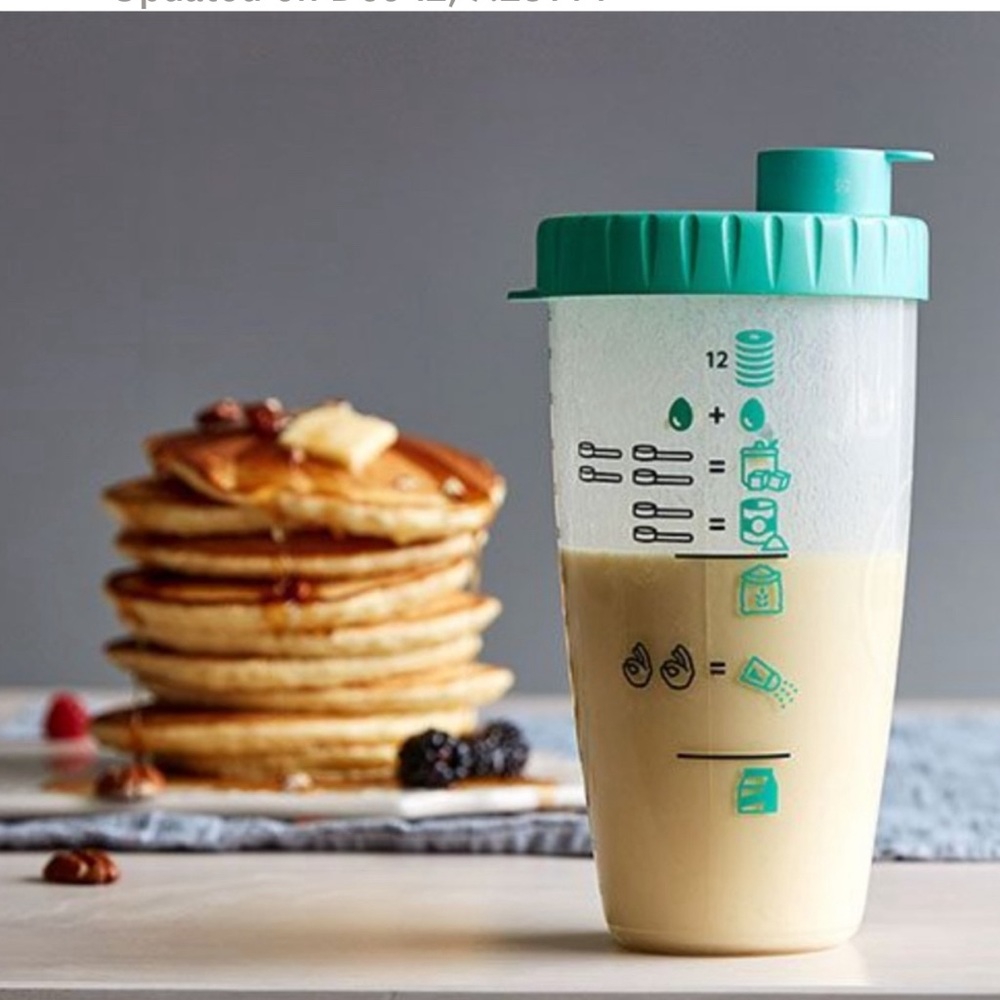 Pampered chef pancake/mix shaker   Like new